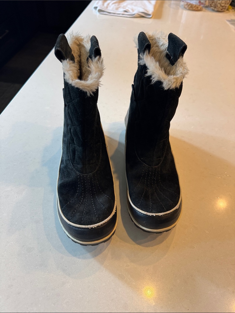 Sorel tivoli li Black Suede Faux-Fur Trim Winter Ankle Boots size 11.